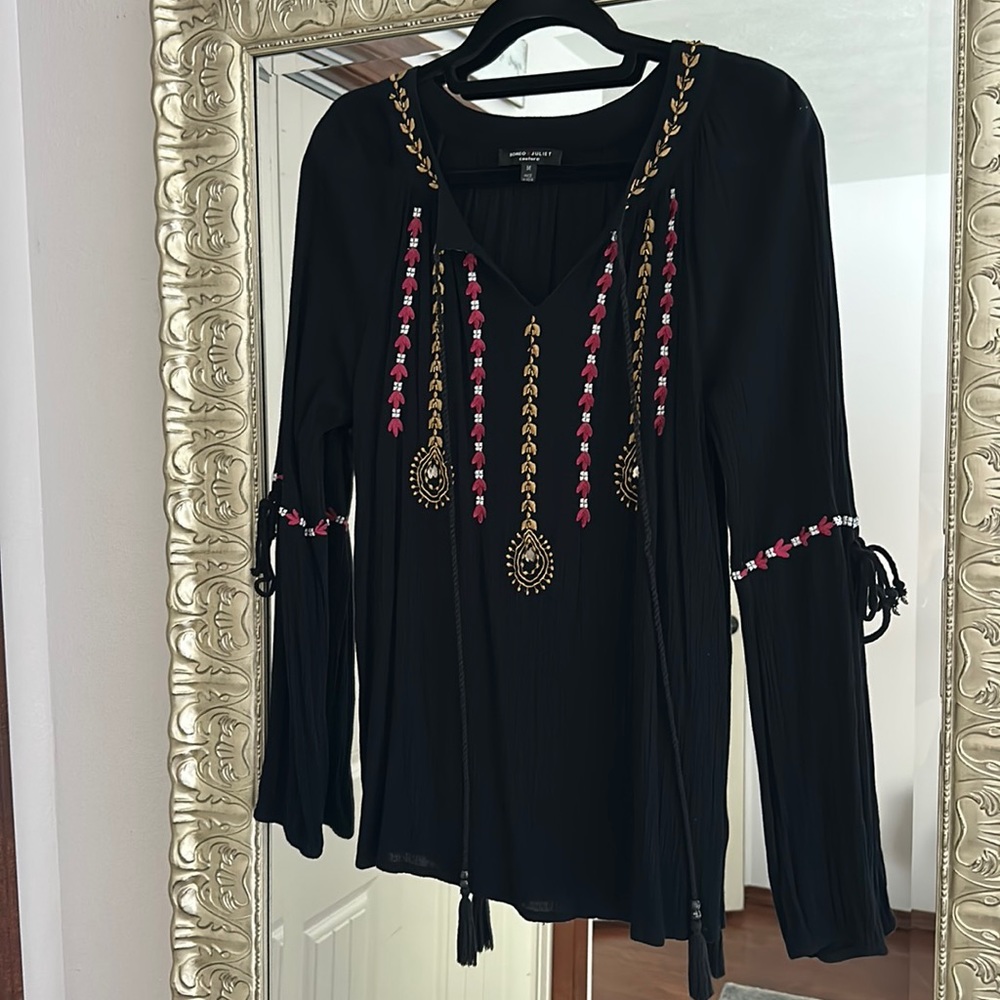 Romeo & Juliet Couture Embroidered Blouse